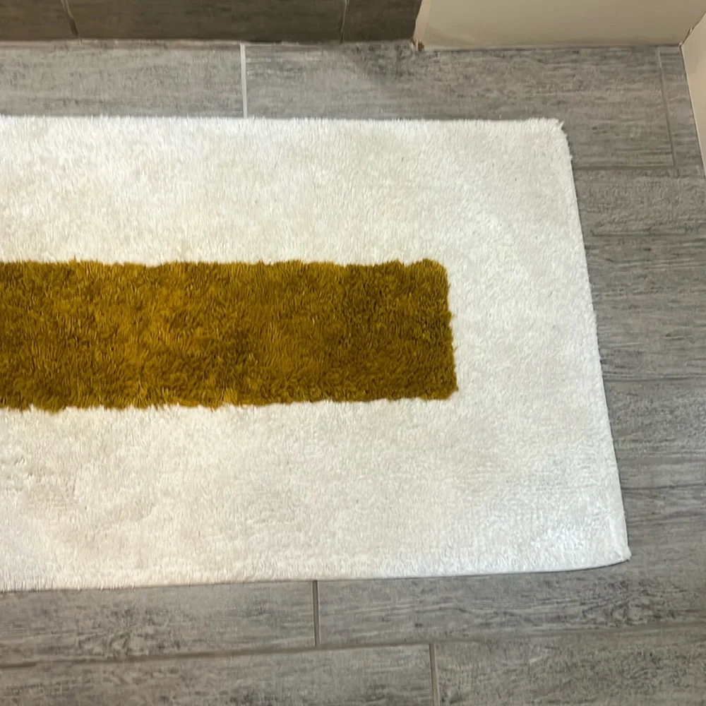 West Elm Sienna Dark Horseradish Colorblock Bath Mat 24